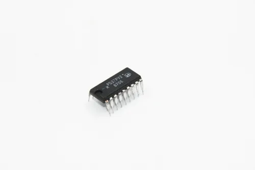 КР537РУ2 КР537РУ2